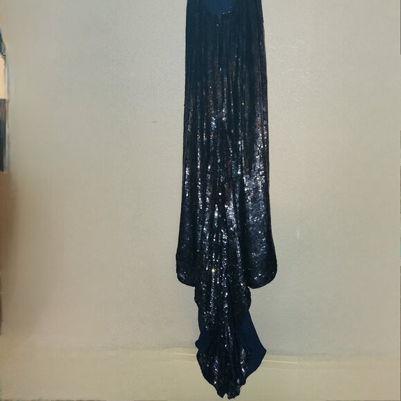 Long sequined dress with train - Picture 5 of 5